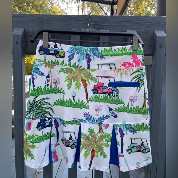 NEW Ladies' back pleat golf skort with Golf carts & palm trees. So fun! - Picture 11 of 16